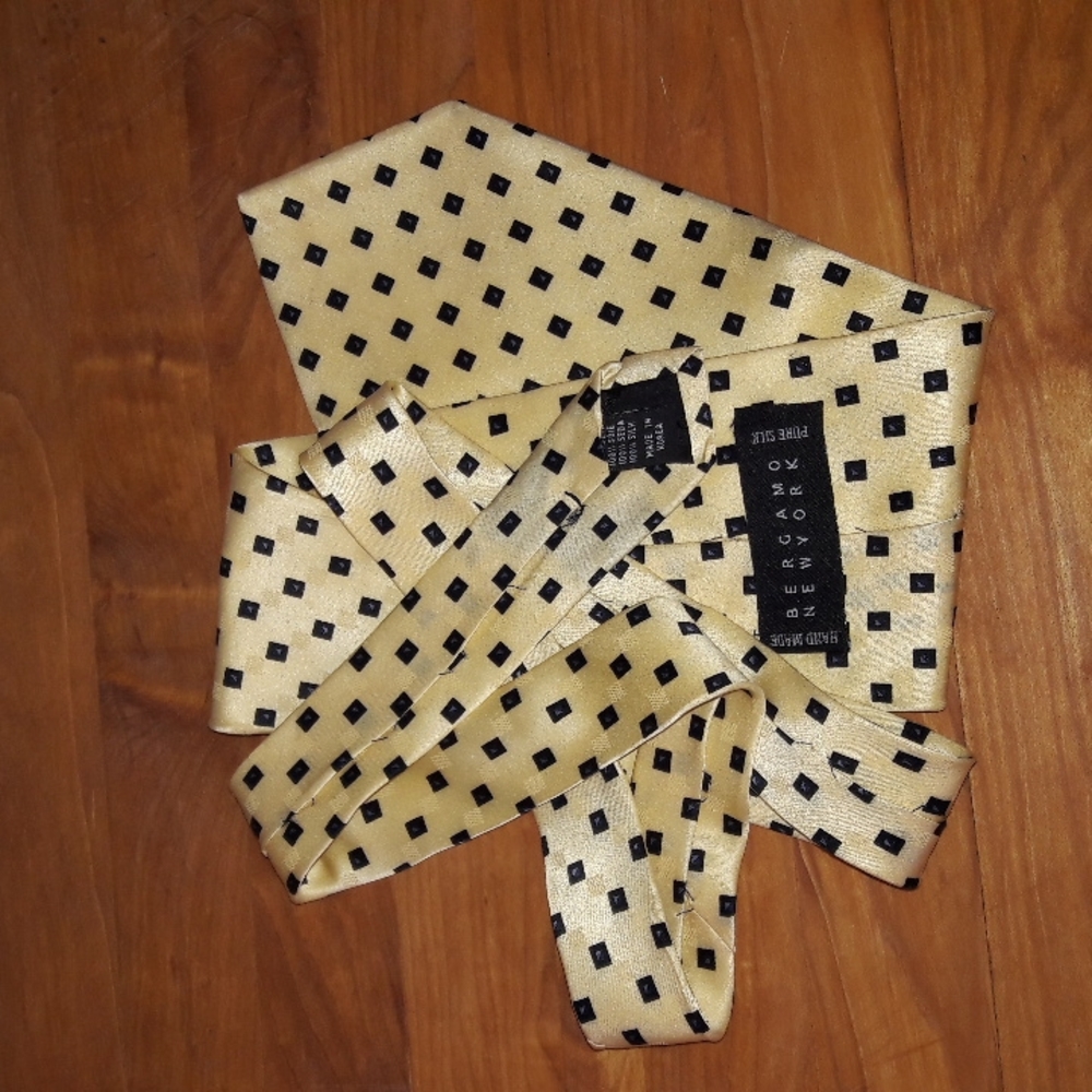 Bergamo New York 100% Silk Tie Yellow/Black Good Condition